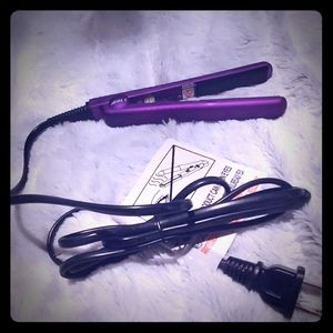 Mini travel size straightener